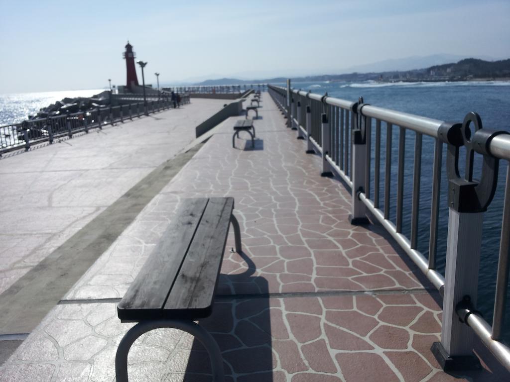 Marine Guesthouse Sokcho Exterior photo