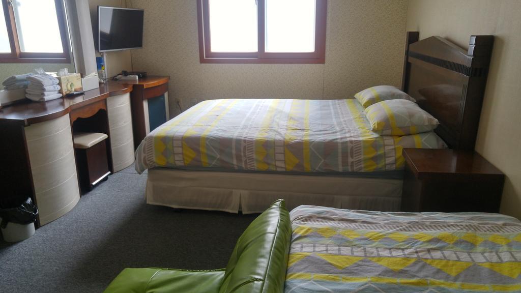 Marine Guesthouse Sokcho Exterior photo