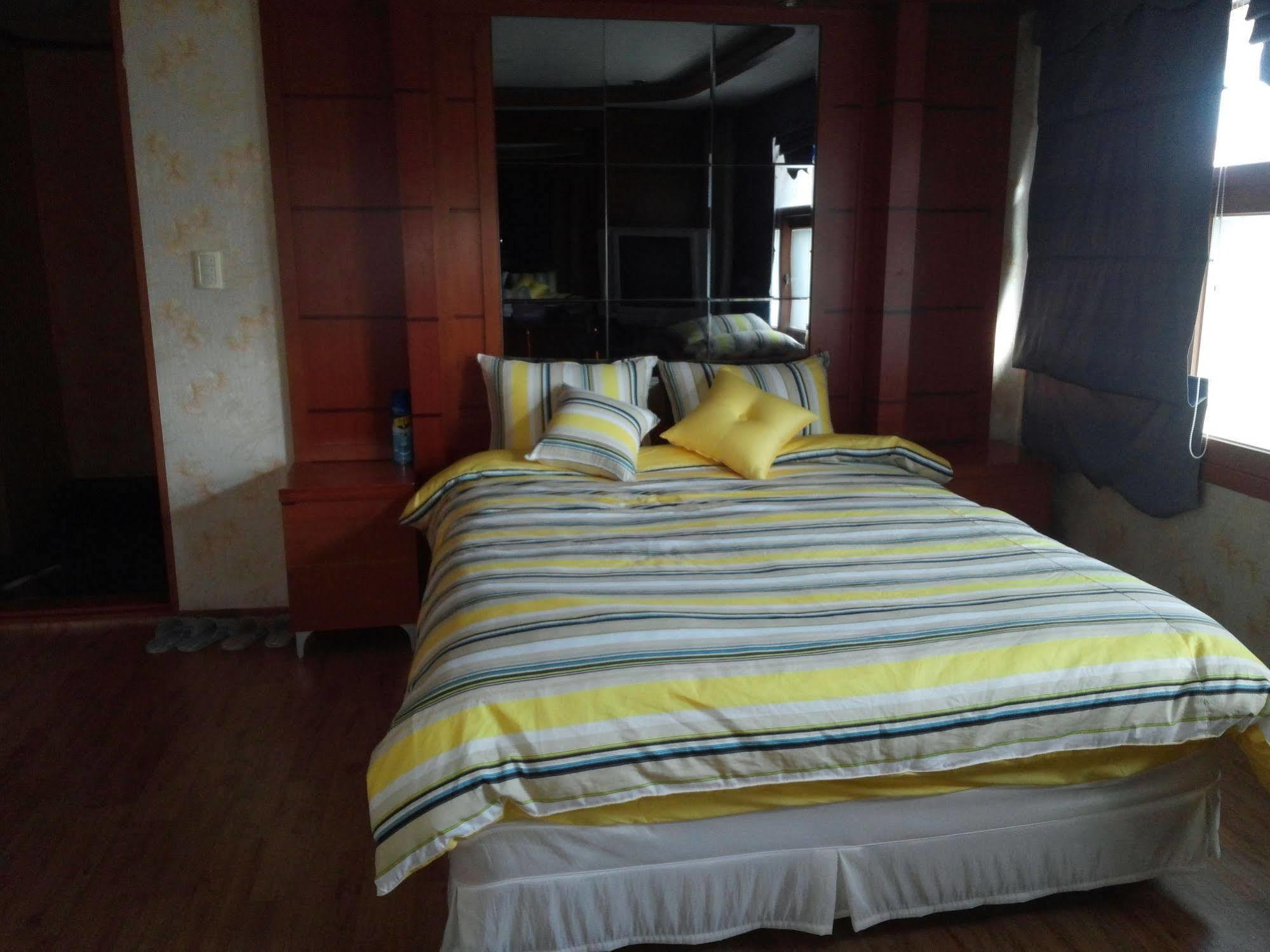 Marine Guesthouse Sokcho Exterior photo